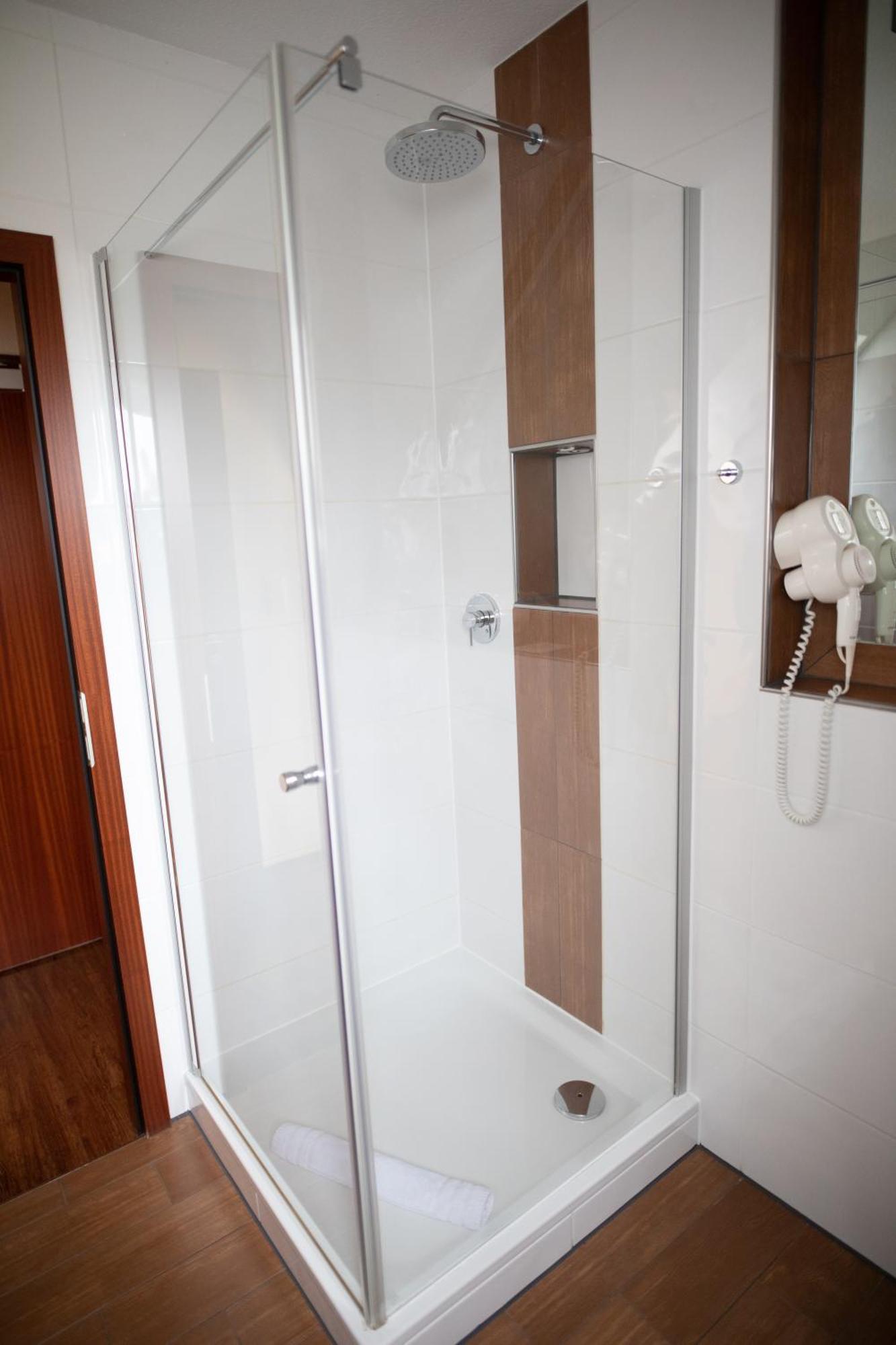 Vier Jahreszeiten Rooms Husum  Exterior photo